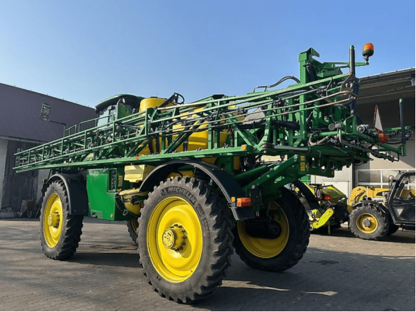 Самохідний обприскувач John Deere r4040i (2015)
