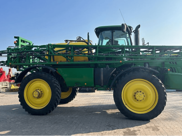 Самохідний обприскувач John Deere r4040i (2015)