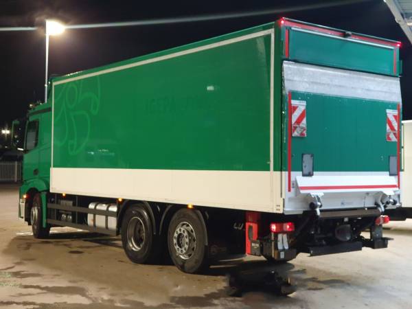 Грузовик штора Mercedes-Benz Actros 2545 (2016)