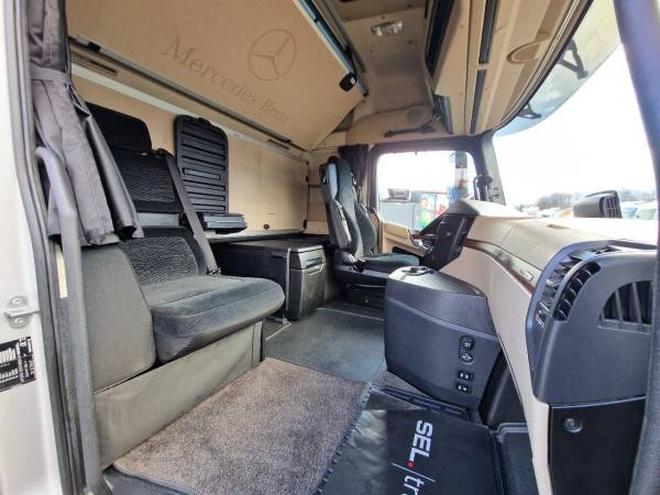 Грузовик штора Mercedes-Benz Actros 2545 (2019)