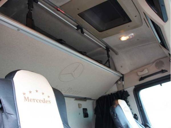 Грузовик штора Mercedes-Benz Actros 2545 (2013)