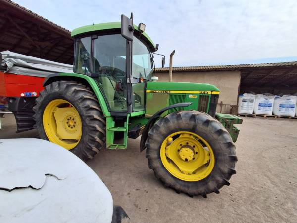 Трактор John Deere 6110 (2000)