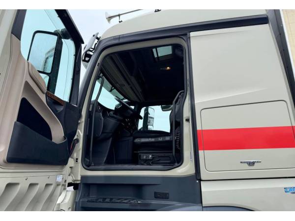 Грузовик штора Mercedes-Benz Actros 1845 (2013)