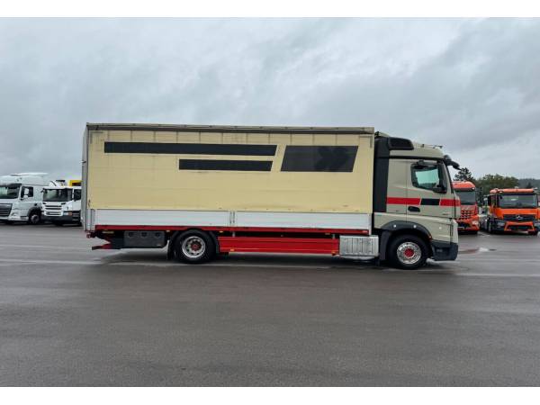 Грузовик штора Mercedes-Benz Actros 1845 (2013)