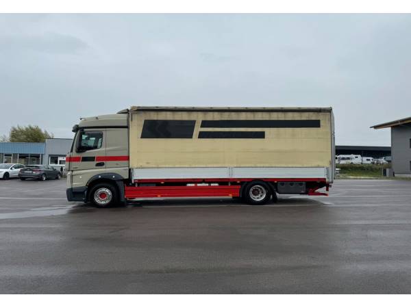 Грузовик штора Mercedes-Benz Actros 1845 (2013)
