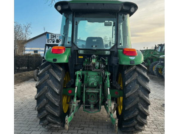 Трактор John Deere 5820 (2004)
