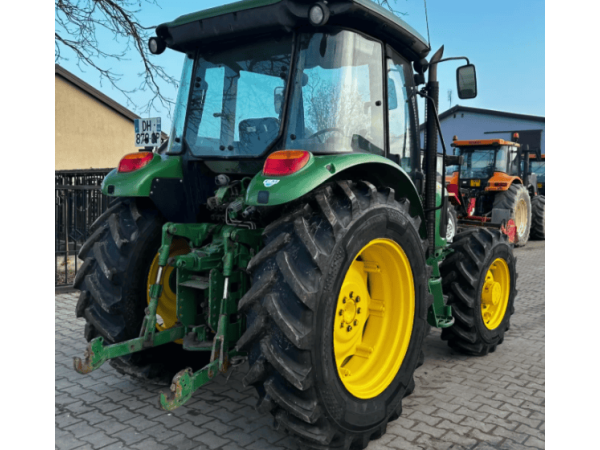 Трактор John Deere 5820 (2004)