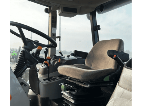 Трактор John Deere 5820 (2004)