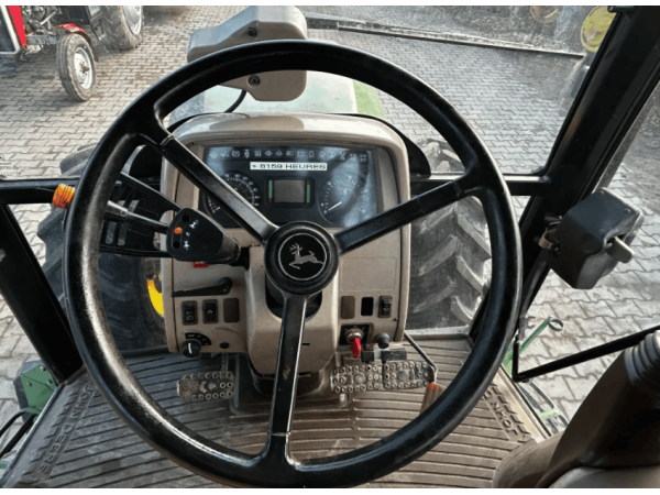 Трактор John Deere 5820 (2004)