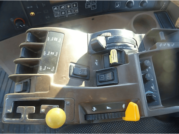 Трактор John Deere 8210 (2001)