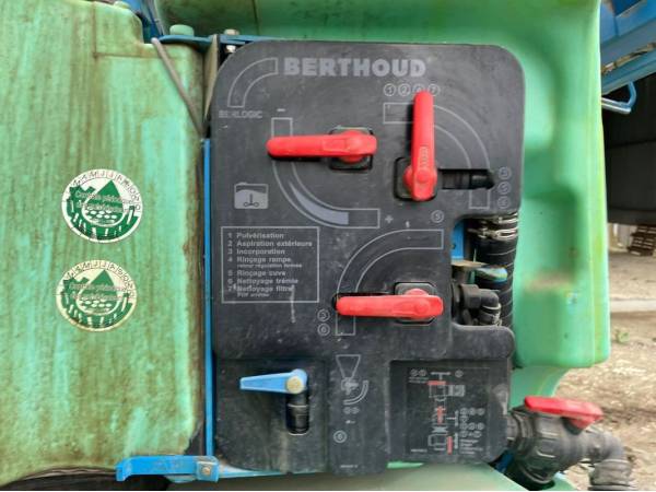 Навісний обприскувач Berthoud Elyte 1600 Dp Tronic (2012)