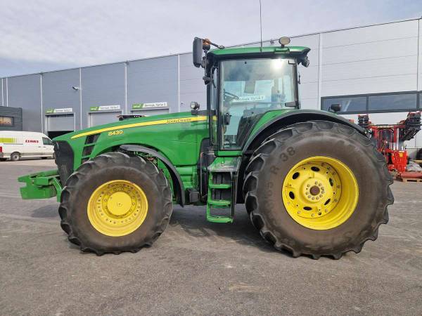 Трактор John Deere 8430 (2007)