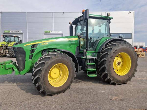 Трактор John Deere 8430 (2007)