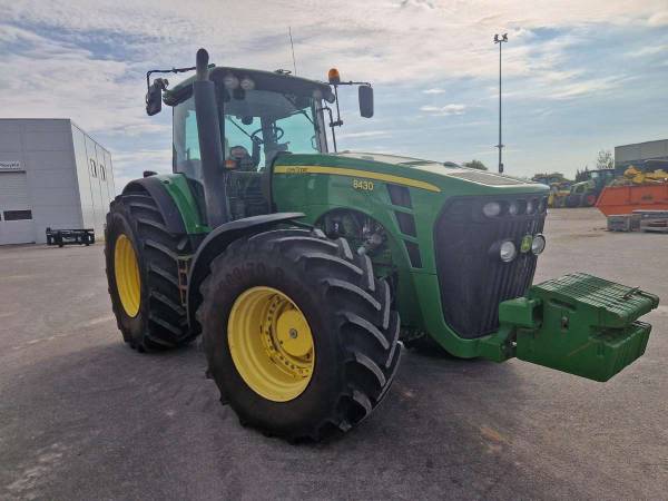 Трактор John Deere 8430 (2007)