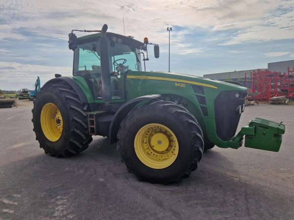 Трактор John Deere 8430 (2007)