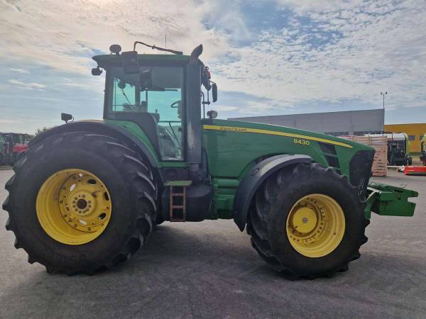 Трактор John Deere 8430 (2007)