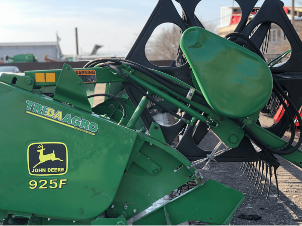 Жниварка John Deere 925F