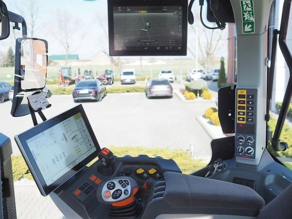 Трактор Claas Axion 920 (2023)
