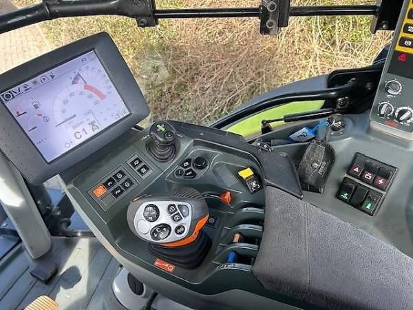 Трактор Claas Arion 620 (2014)