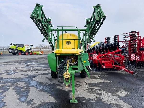 Причіпний обприскувач John Deere 724 (2008)