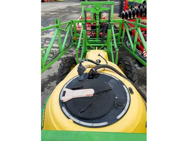 Причіпний обприскувач John Deere 724 (2008)
