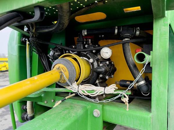 Причіпний обприскувач John Deere 724 (2008)