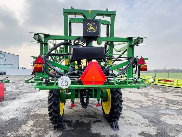 Причіпний обприскувач John Deere 724 (2008)