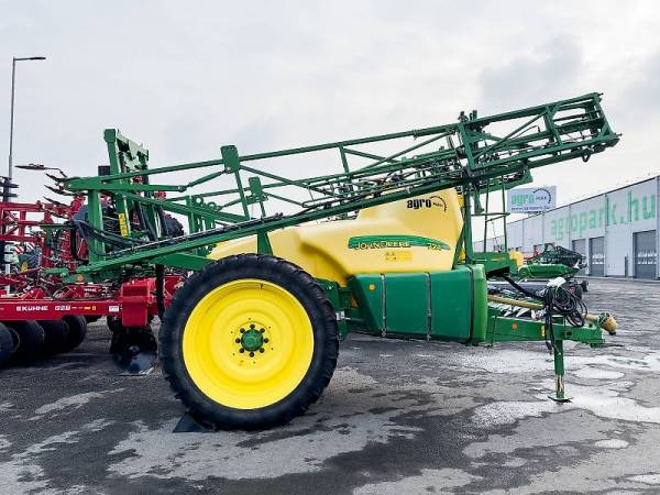 Причіпний обприскувач John Deere 724 (2008)