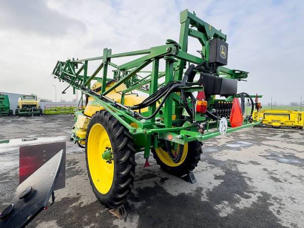 Причіпний обприскувач John Deere 724 (2008)
