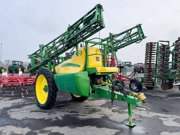 Причіпний обприскувач John Deere 724 (2008)