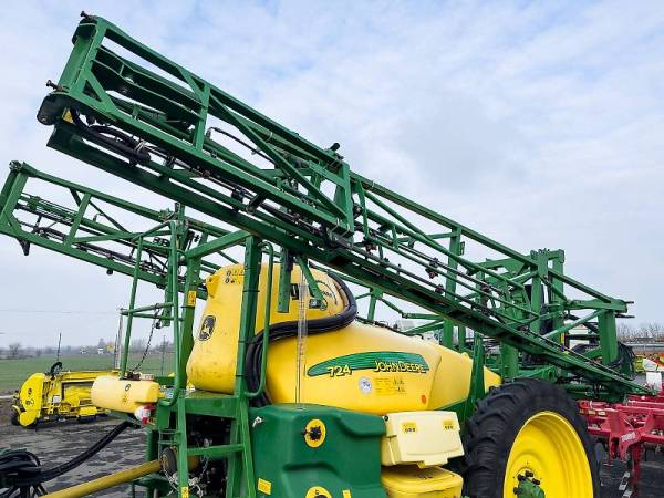 Причіпний обприскувач John Deere 724 (2008)