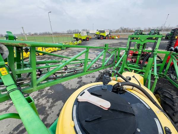 Причіпний обприскувач John Deere 724 (2008)