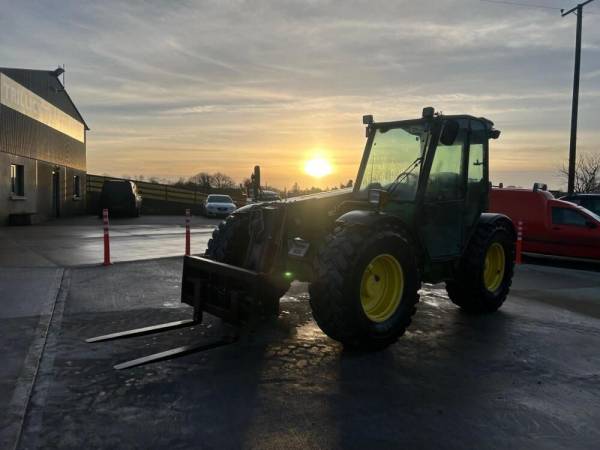 Телескопічний навантажувач John Deere 3200 (2002)
