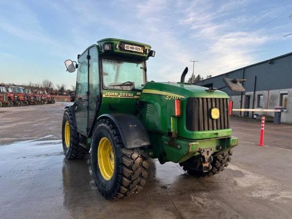 Телескопічний навантажувач John Deere 3200 (2002)
