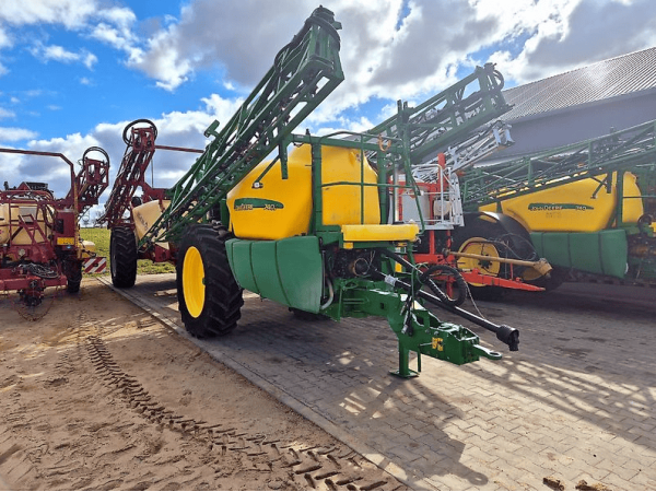 Причіпний обприскувач John Deere 740i (2011)