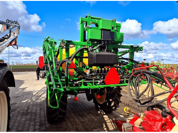 Причіпний обприскувач John Deere 740i (2011)