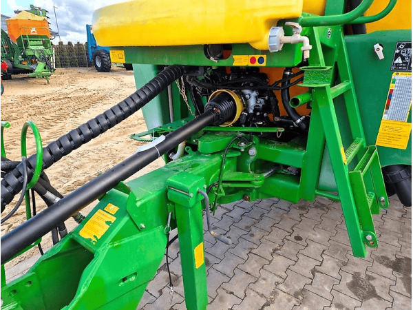 Причіпний обприскувач John Deere 740i (2011)
