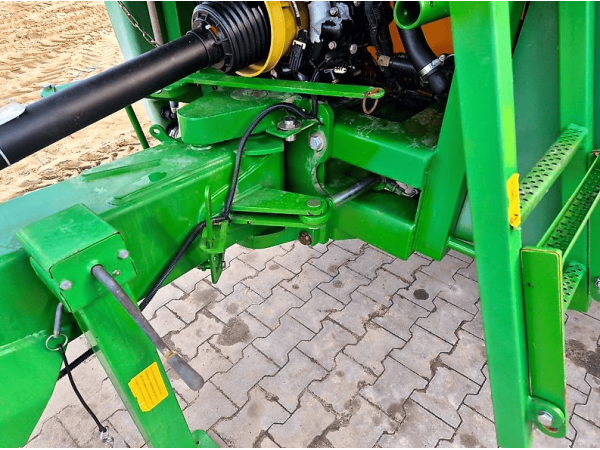 Причіпний обприскувач John Deere 740i (2011)