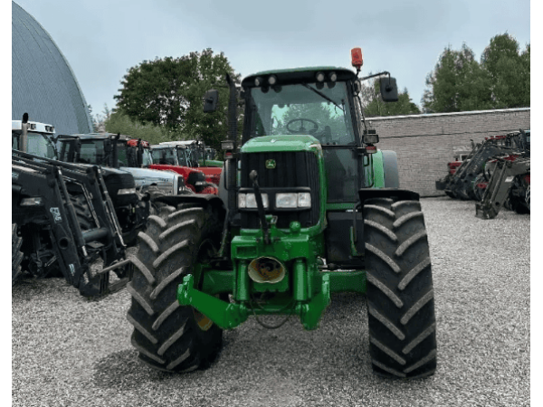 Трактор John Deere 6520 (2004)