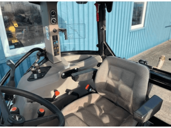 Трактор Case IH Farmal 105A (2014)