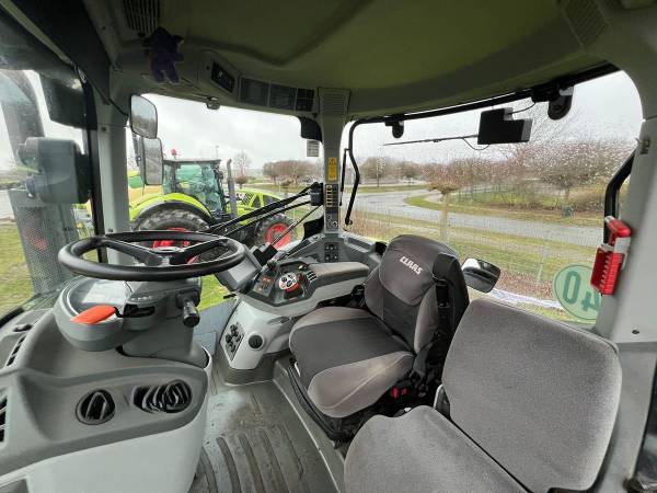 Трактор Claas Axion 930 (2013)