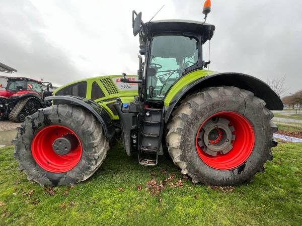 Трактор Claas Axion 930 (2013)