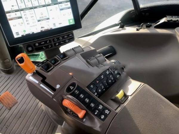 Трактор John Deere 6215R (2020)