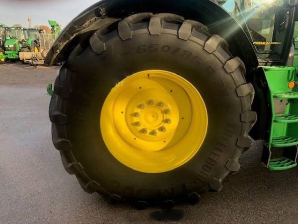 Трактор John Deere 6215R (2020)