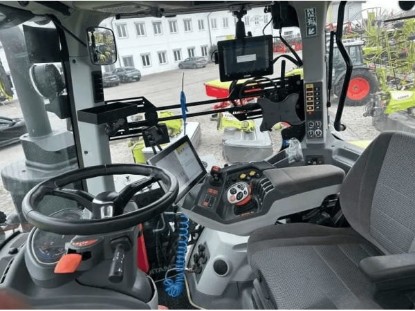 Трактор Claas Axion 930 (2023)