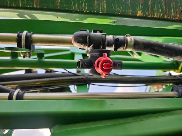 Причіпний обприскувач John Deere 732i (2009)