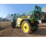 Причіпний обприскувач John Deere M740