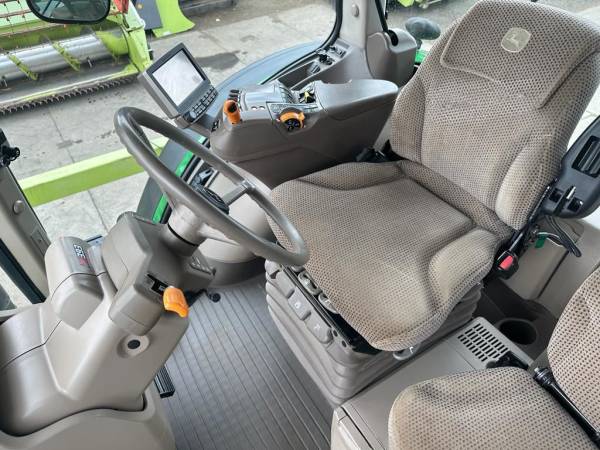  Трактор John Deere 7230R (2015)