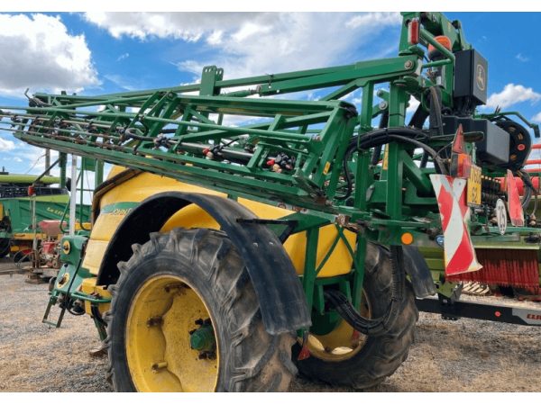 Причіпний обприскувач John Deere 724 (2007)