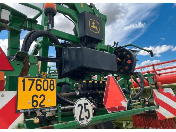 Причіпний обприскувач John Deere 724 (2007)
